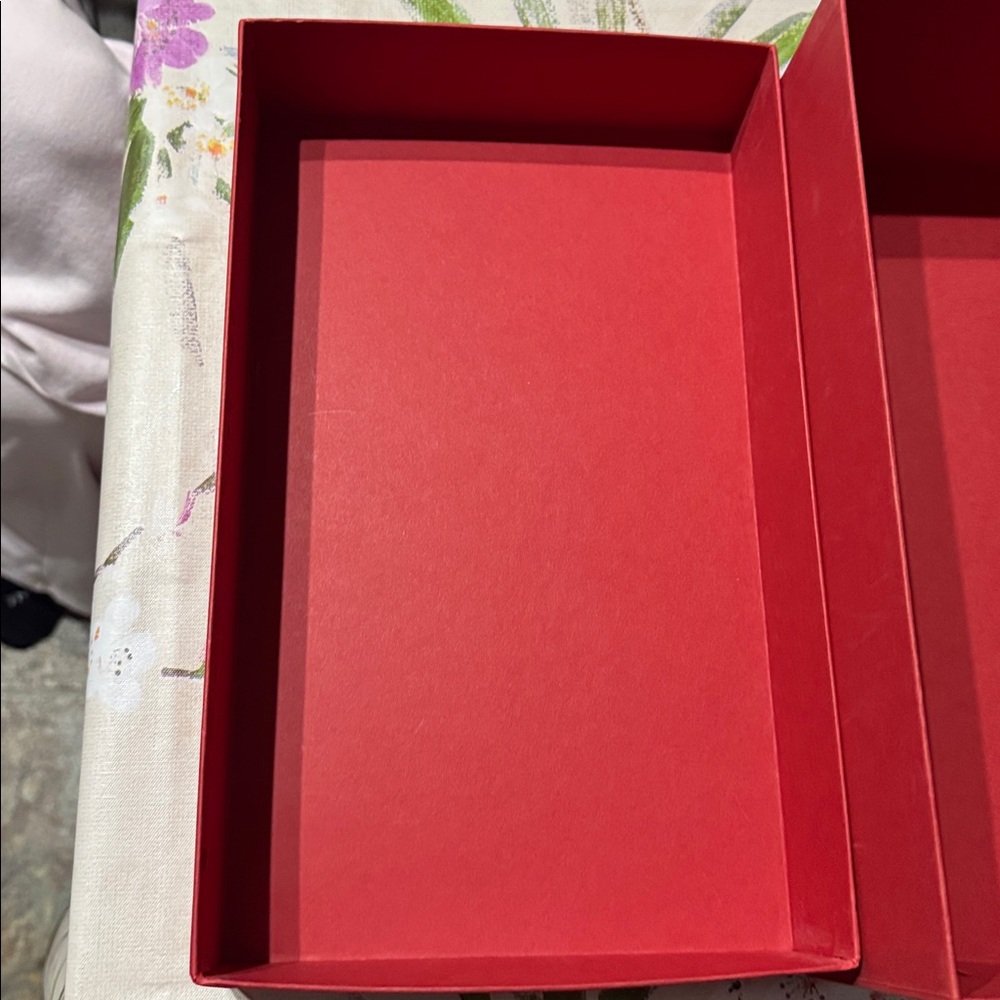 Valentino Garavani Red Embossed Logo Box - Picture 3 of 4